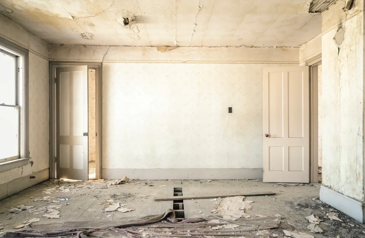 Waste disposal crew managing a cleanout project in Sikeston